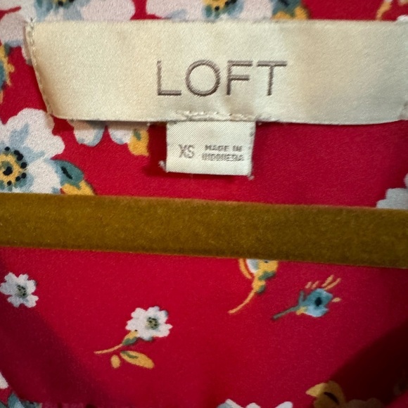 Loft Red and White Floral Ruffled Sleeve Blouse - Picture 3 of 7